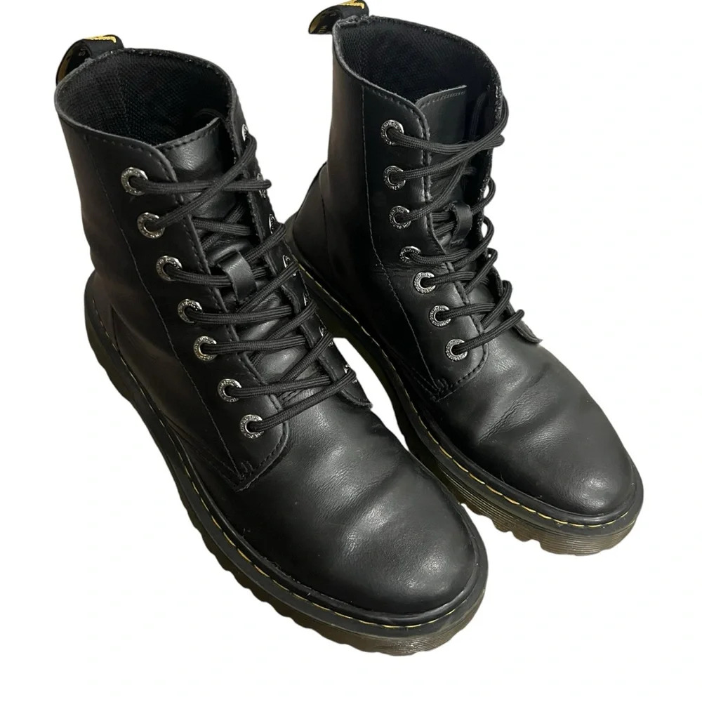 Dr. Martens Luana black leather lace up ankle bootstrap women’s 9